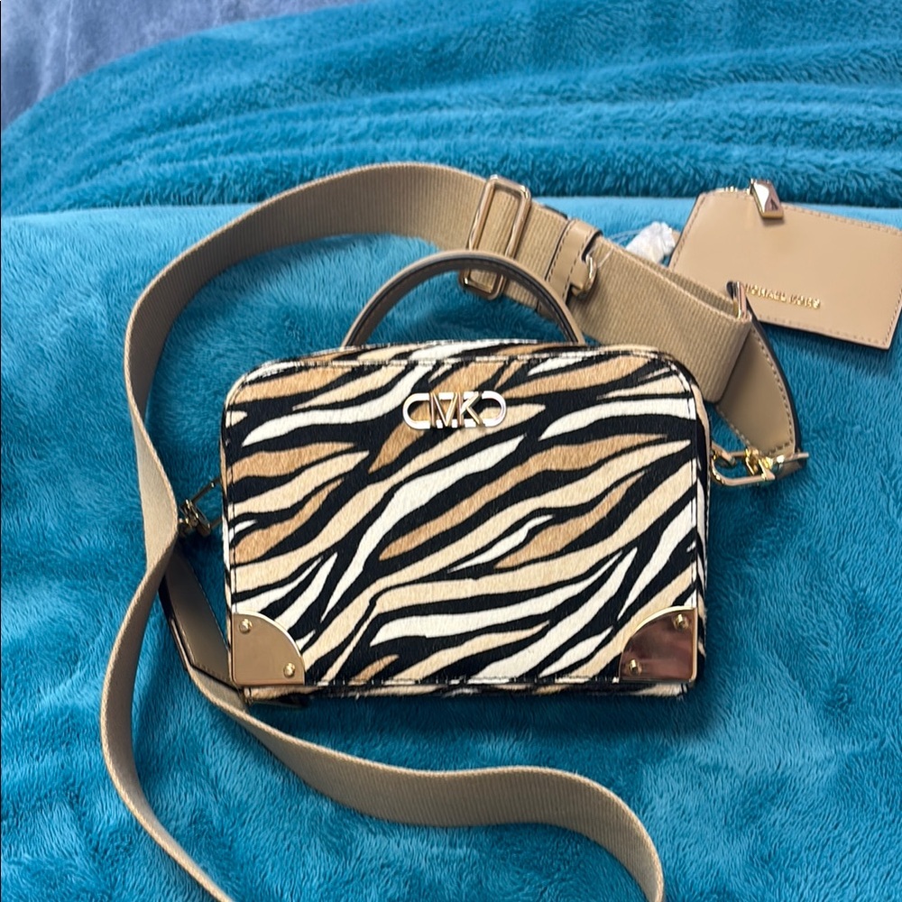 NWT Michael Michael Kors Camera bag with pouchette
